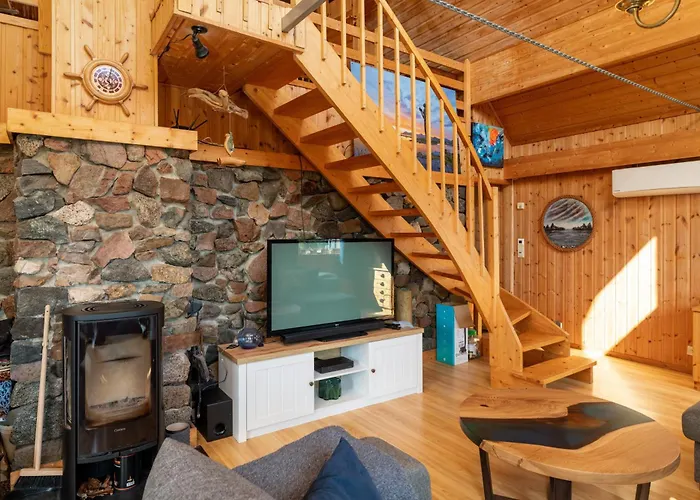 Bestefarhaugen - The Cozy House On The Hill - With A Dome Hébergement de vacances Bo (Nordland)