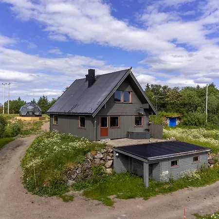 Bestefarhaugen - The Cozy House On The Hill - With A Dome * Bo (Nordland)